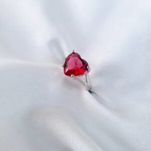 Δαχτυλίδι με κόκκινη καρδιά