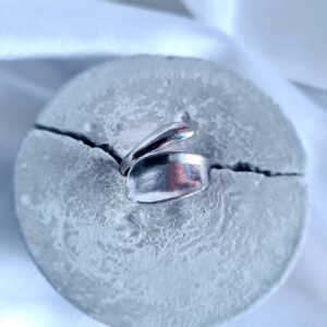 Δαχτυλίδι με καμπύλη και ματ οψη